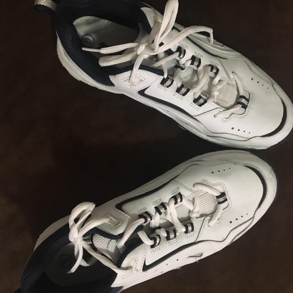 Athletic shoes Men’s slightly used like.new